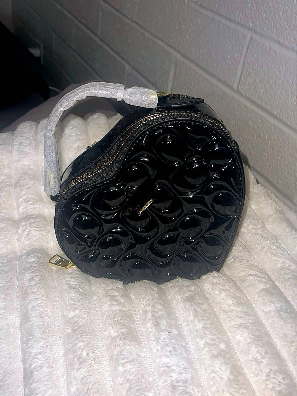 Black Patent Heart Crossbody Bag - Unbranded